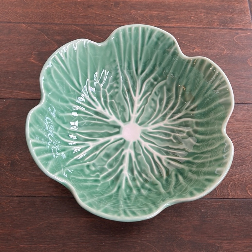 Set Of 2 New Serving Bowls 9” Cabbage Easter Spring Scalloped Edge Green - Picture 2 of 4